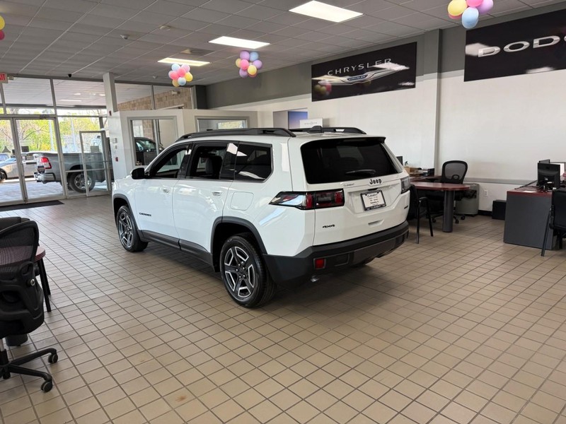 Jeep Cherokee Vehicle Full-screen Gallery Image 2
