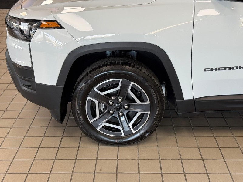 Jeep Cherokee Vehicle Full-screen Gallery Image 3