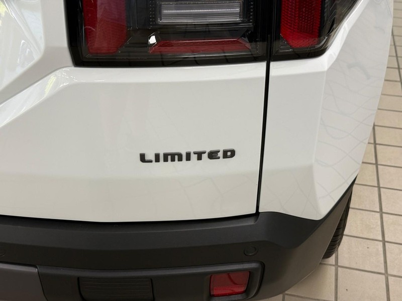 Jeep Cherokee Vehicle Full-screen Gallery Image 4