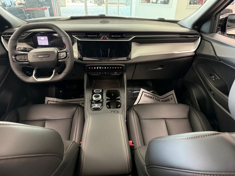 Jeep Cherokee Vehicle Full-screen Gallery Image 5