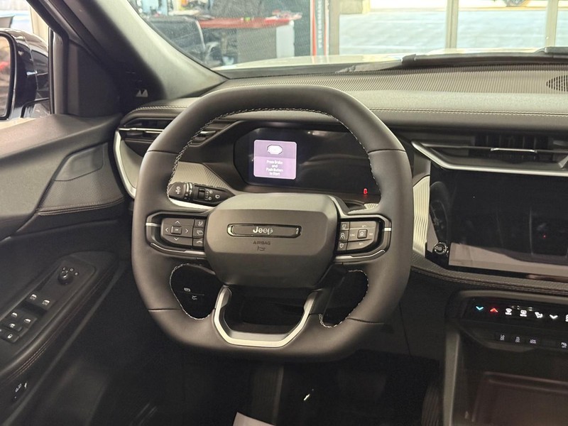 Jeep Cherokee Vehicle Full-screen Gallery Image 6