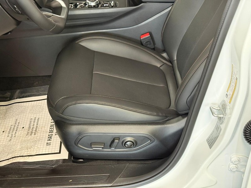Jeep Cherokee Vehicle Full-screen Gallery Image 10
