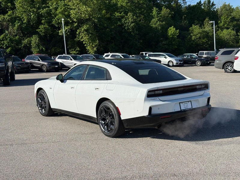 Dodge Charger Vehicle Full-screen Gallery Image 3