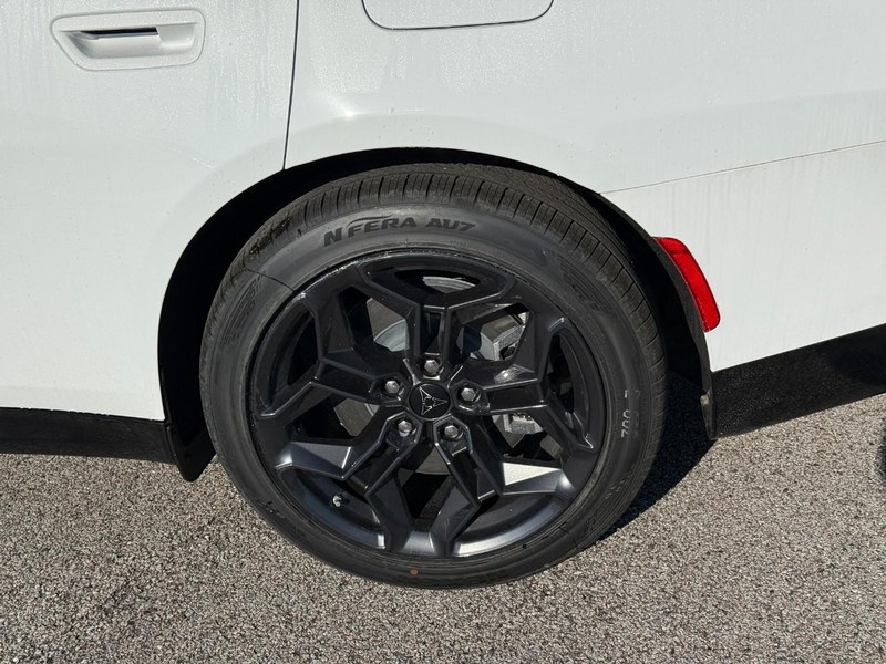 Dodge Charger Vehicle Full-screen Gallery Image 4