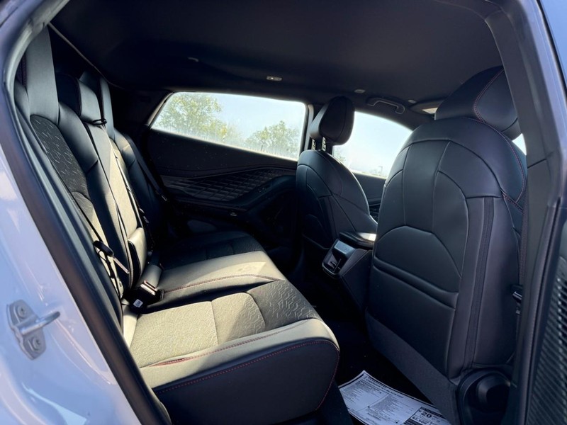 Dodge Charger Vehicle Full-screen Gallery Image 5
