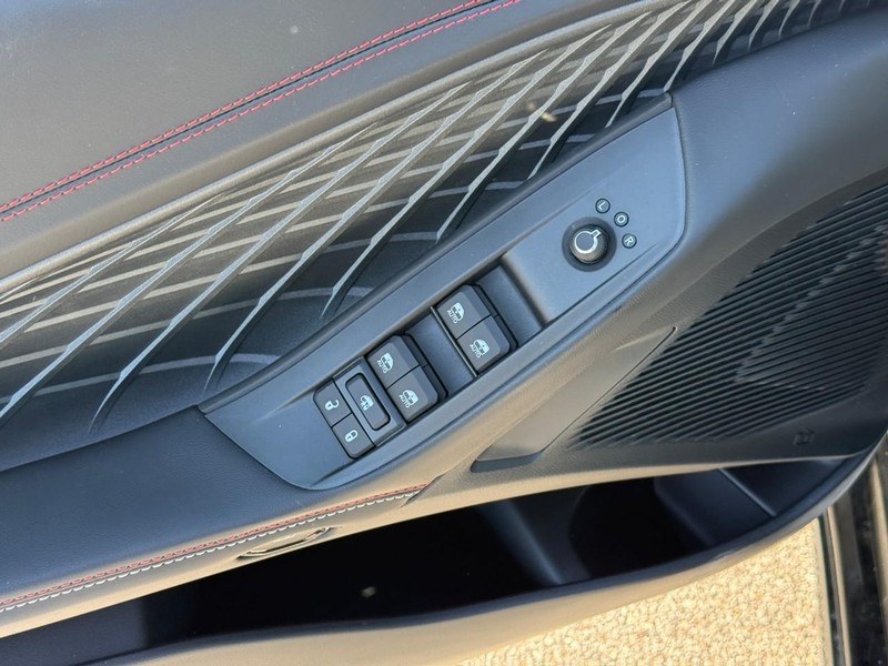 Dodge Charger Vehicle Full-screen Gallery Image 10