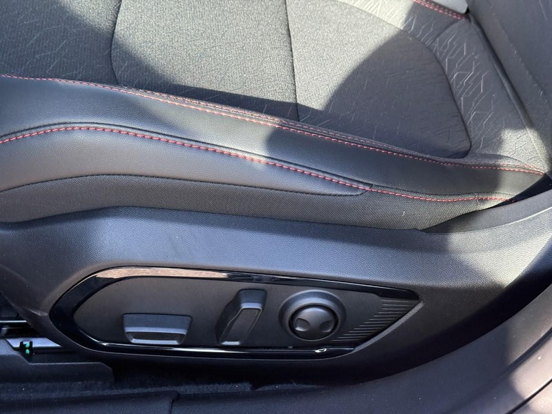 Dodge Charger Vehicle Full-screen Gallery Image 12