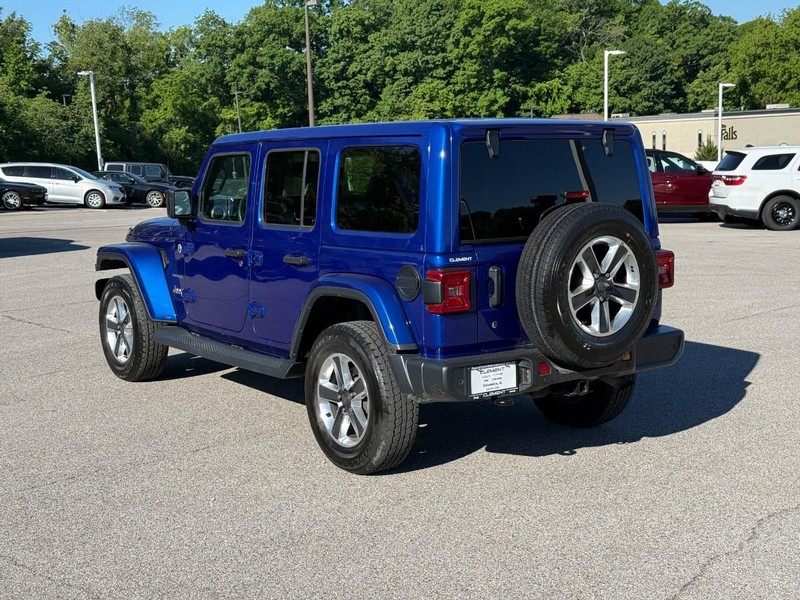Jeep Wrangler Unlimited Vehicle Full-screen Gallery Image 3