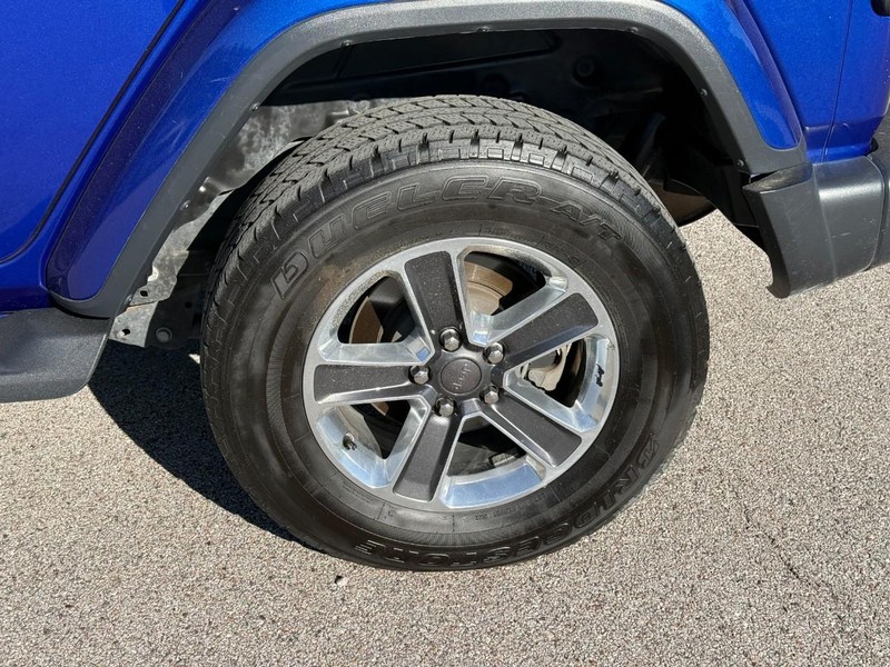 Jeep Wrangler Unlimited Vehicle Full-screen Gallery Image 4