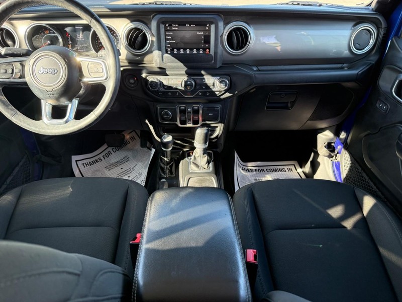 Jeep Wrangler Unlimited Vehicle Full-screen Gallery Image 11