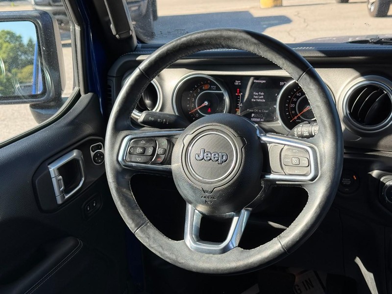 Jeep Wrangler Unlimited Vehicle Full-screen Gallery Image 12