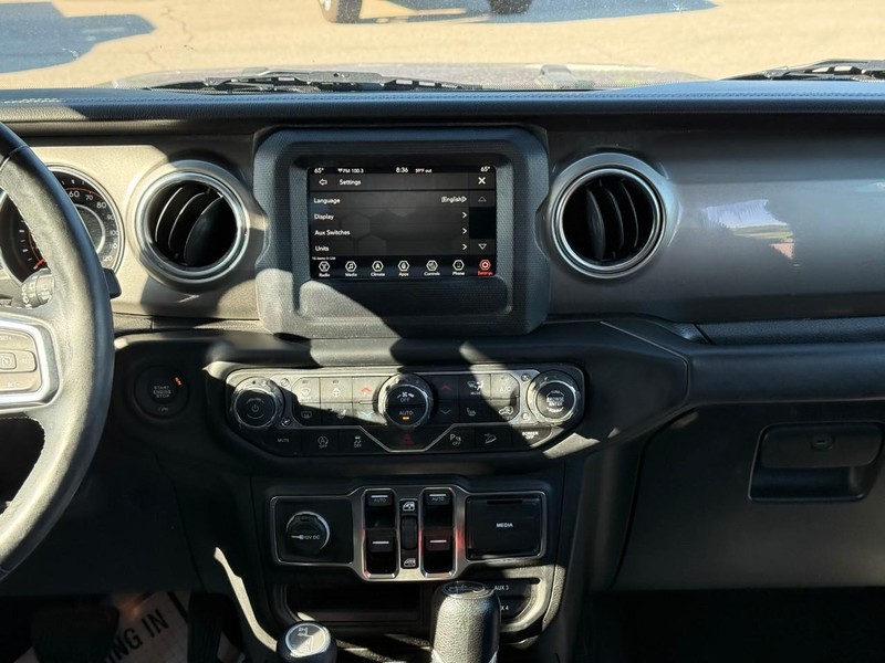 Jeep Wrangler Unlimited Vehicle Full-screen Gallery Image 13