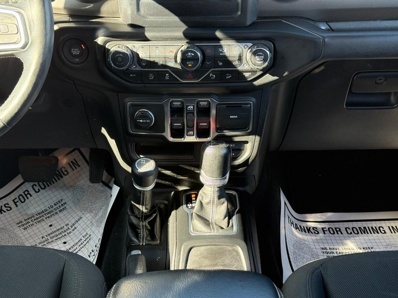 Jeep Wrangler Unlimited Vehicle Full-screen Gallery Image 14