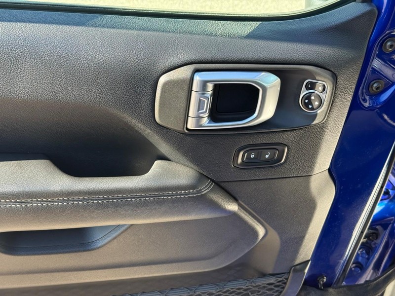 Jeep Wrangler Unlimited Vehicle Full-screen Gallery Image 15