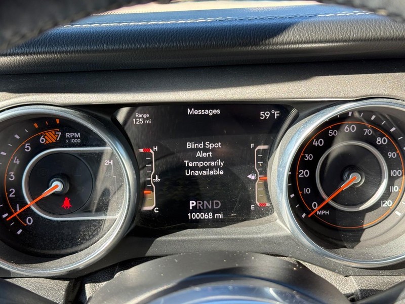 Jeep Wrangler Unlimited Vehicle Full-screen Gallery Image 19