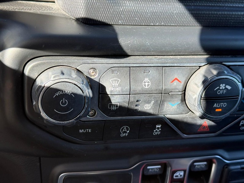 Jeep Wrangler Unlimited Vehicle Full-screen Gallery Image 21