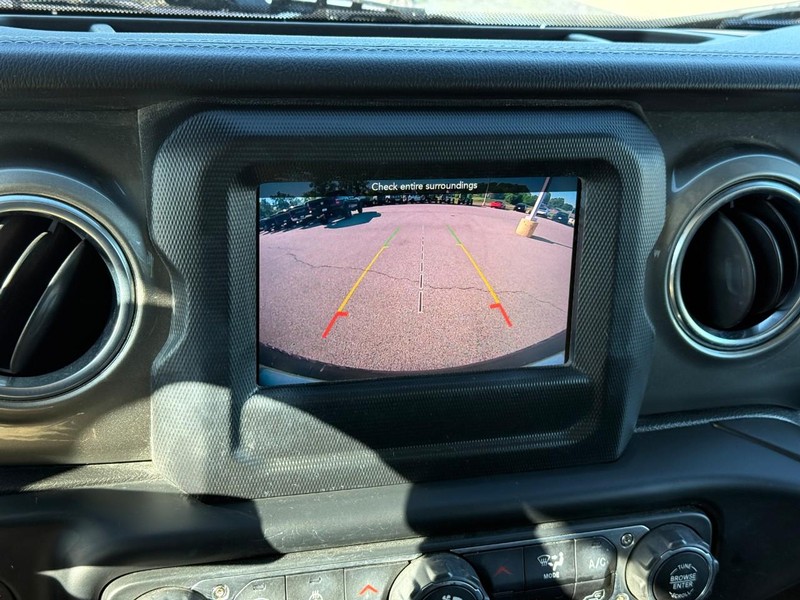 Jeep Wrangler Unlimited Vehicle Full-screen Gallery Image 22