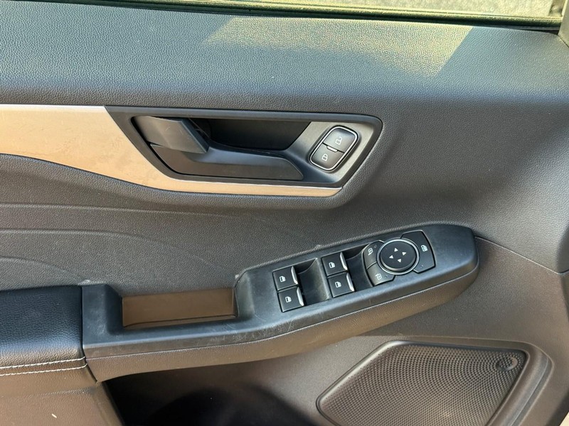 Ford Escape Vehicle Image 19