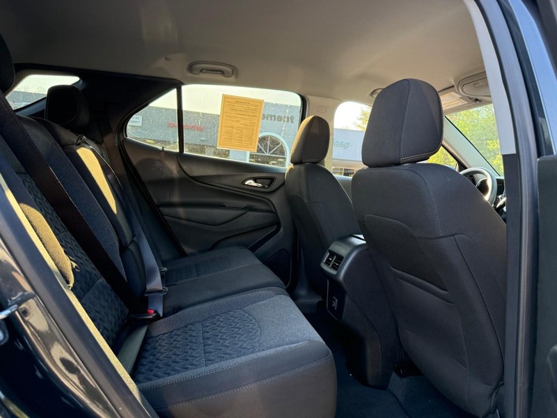 Chevrolet Equinox Vehicle Image 14