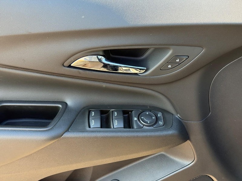 Chevrolet Equinox Vehicle Image 19