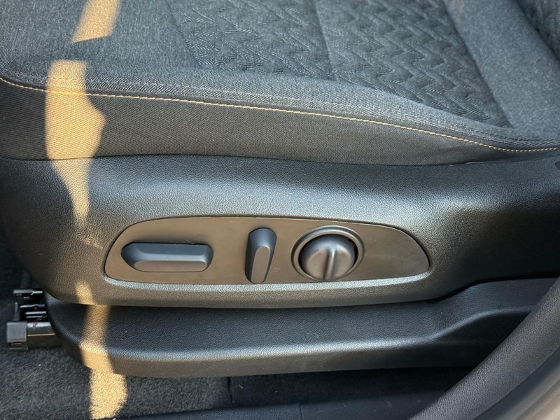 Chevrolet Equinox Vehicle Image 21