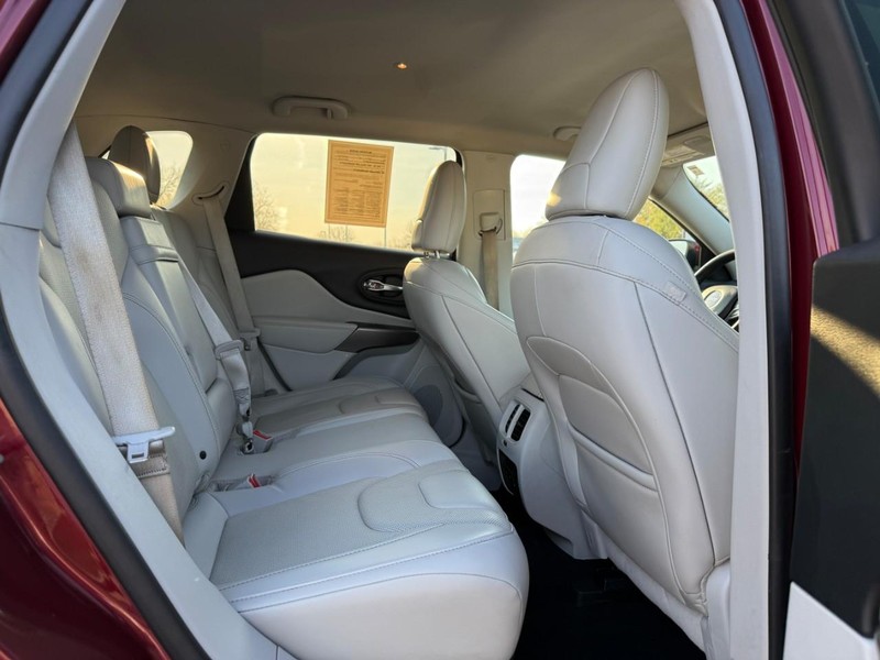 Jeep Cherokee Vehicle Image 14