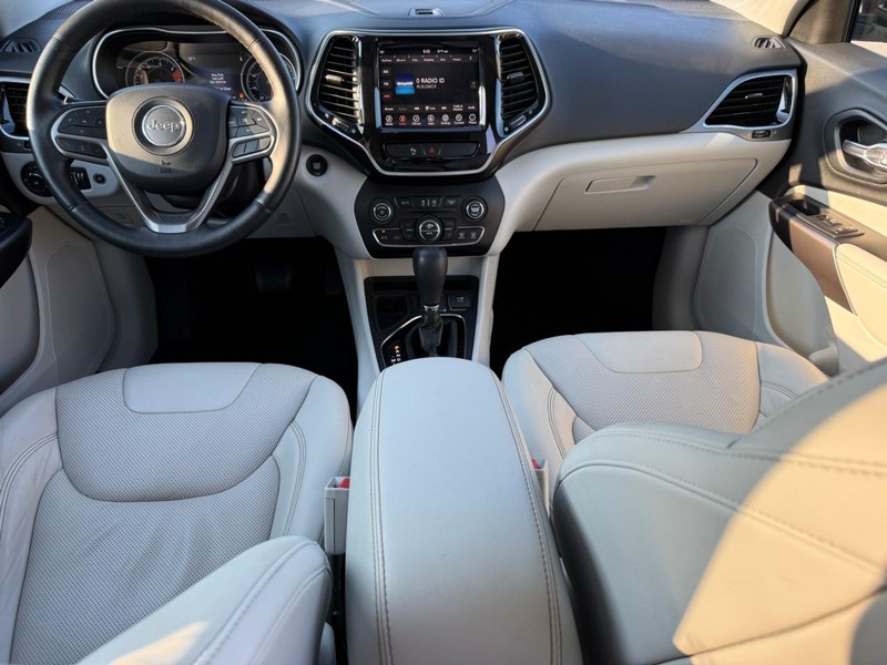 Jeep Cherokee Vehicle Image 15