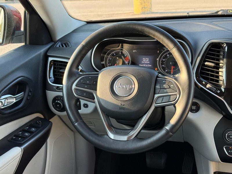 Jeep Cherokee Vehicle Image 16