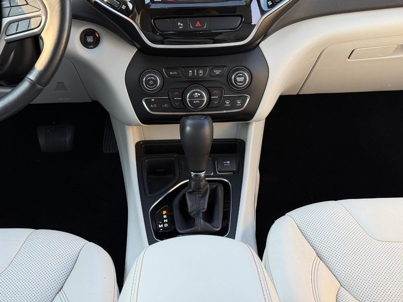 Jeep Cherokee Vehicle Image 18