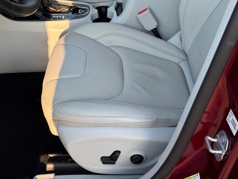 Jeep Cherokee Vehicle Image 21