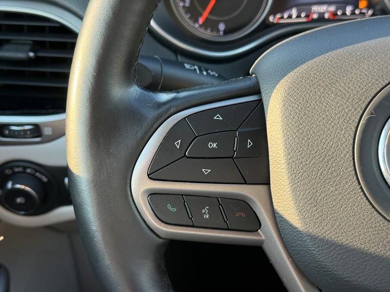 Jeep Cherokee Vehicle Image 23