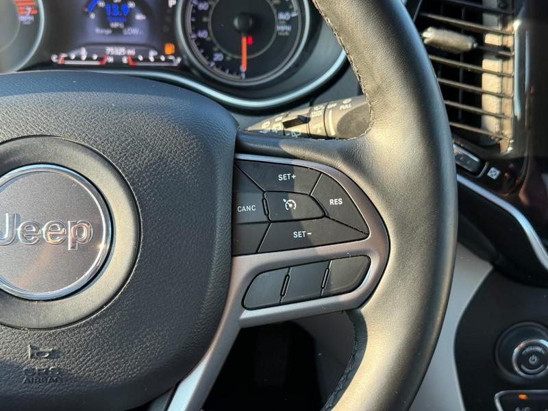 Jeep Cherokee Vehicle Image 24