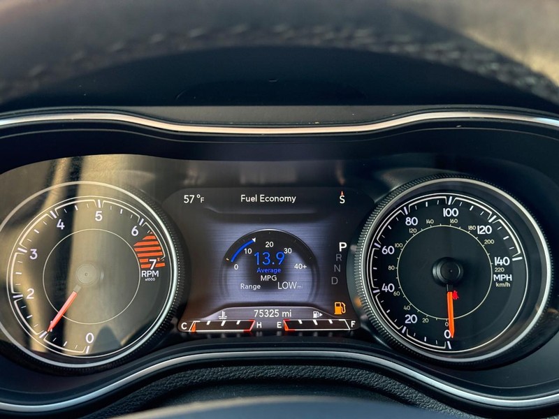 Jeep Cherokee Vehicle Image 25