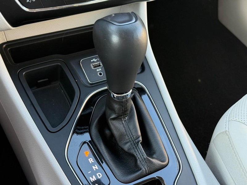 Jeep Cherokee Vehicle Image 26