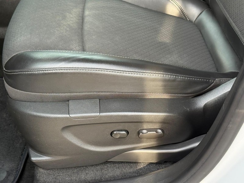 Buick Encore Vehicle Image 19