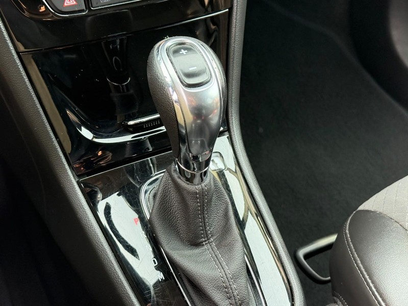 Buick Encore Vehicle Image 24