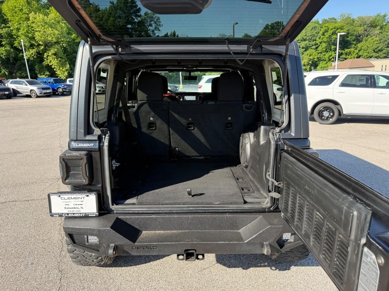 Jeep Wrangler Vehicle Full-screen Gallery Image 5