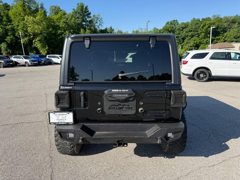 Jeep Wrangler Vehicle Full-screen Gallery Image 6