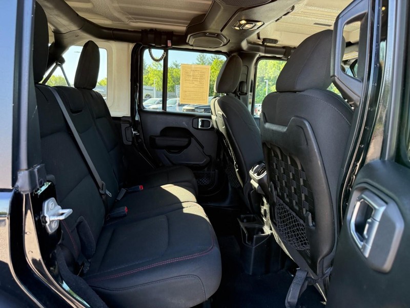 Jeep Wrangler Vehicle Full-screen Gallery Image 10