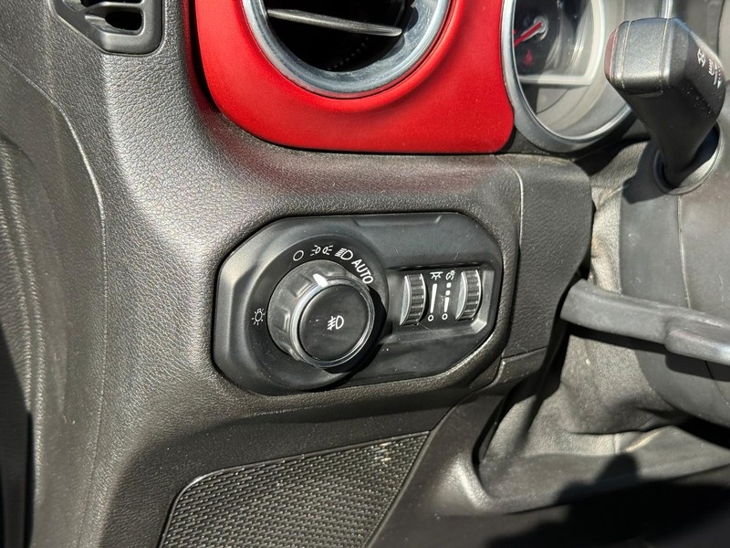 Jeep Wrangler Vehicle Full-screen Gallery Image 14