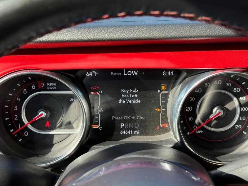 Jeep Wrangler Vehicle Full-screen Gallery Image 15