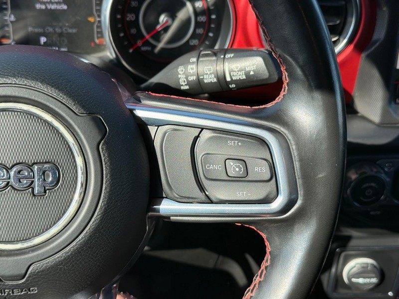 Jeep Wrangler Vehicle Full-screen Gallery Image 17