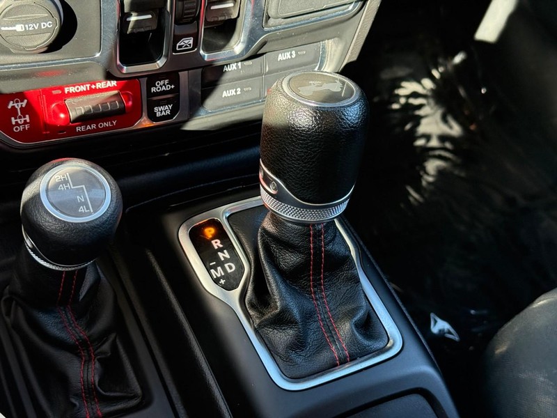 Jeep Wrangler Vehicle Full-screen Gallery Image 18