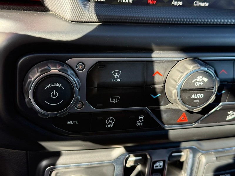 Jeep Wrangler Vehicle Full-screen Gallery Image 19