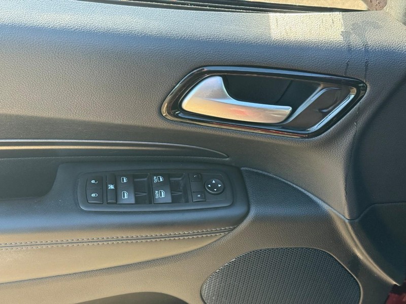 Dodge Durango Vehicle Full-screen Gallery Image 15