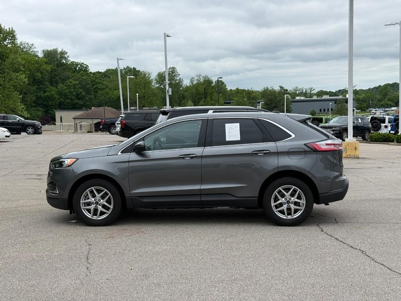 Ford Edge Vehicle Full-screen Gallery Image 2