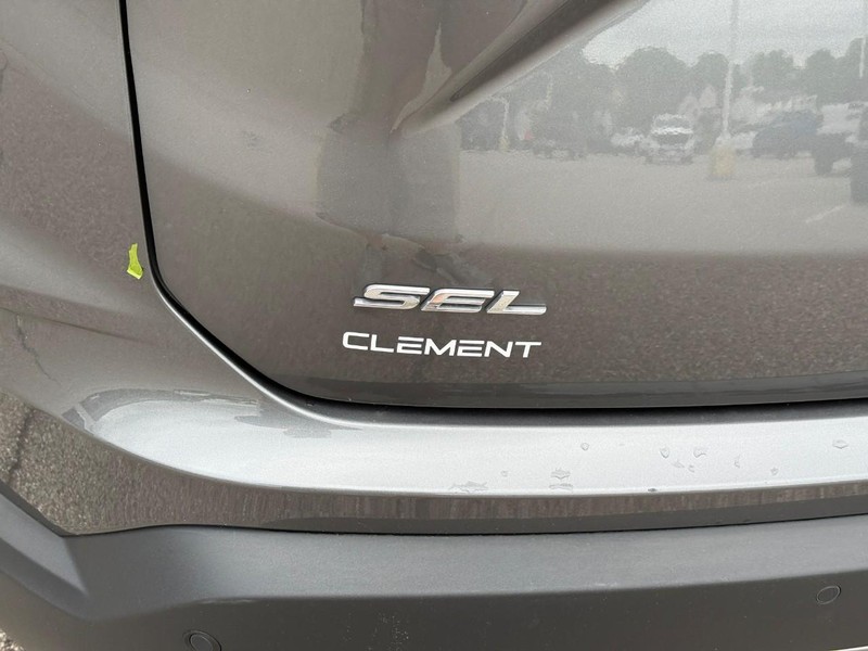 Ford Edge Vehicle Full-screen Gallery Image 5