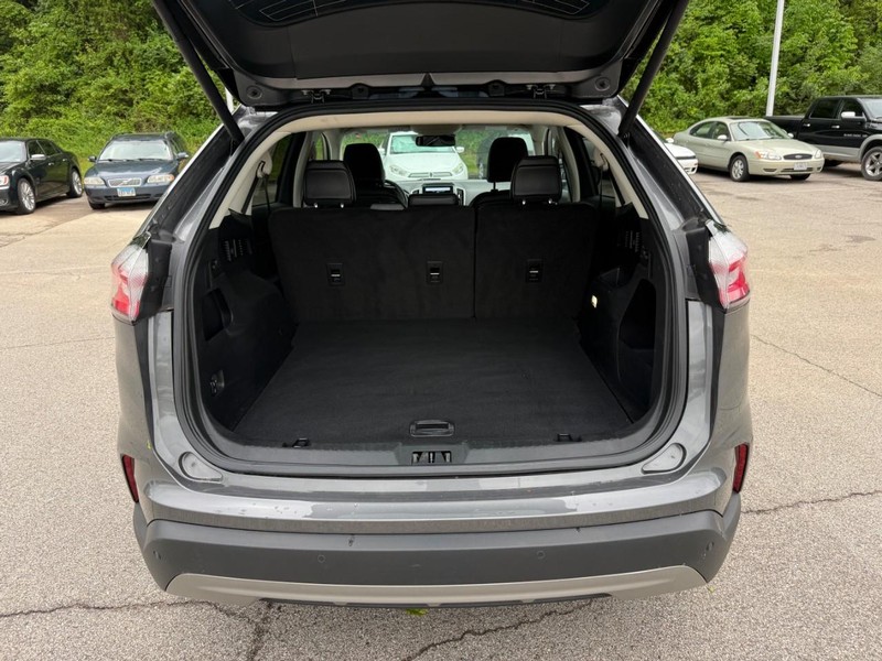 Ford Edge Vehicle Full-screen Gallery Image 6