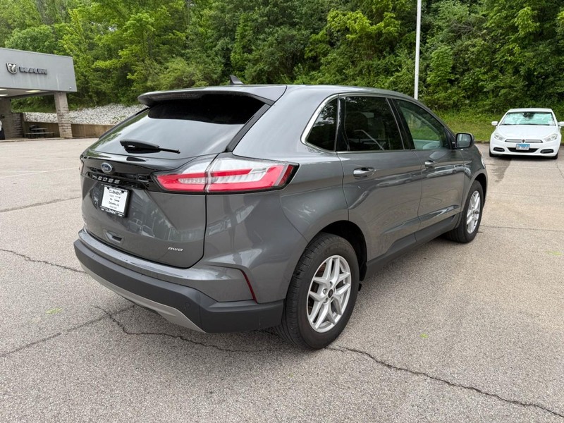 Ford Edge Vehicle Full-screen Gallery Image 8