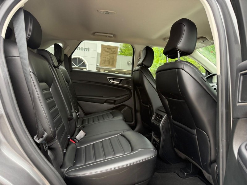 Ford Edge Vehicle Full-screen Gallery Image 11